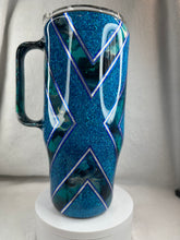 #224 Freehanded Diamond X, 24 oz Curved with Handle